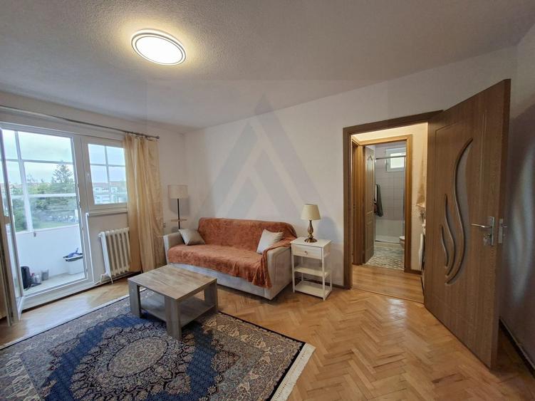 Apartament cu 3 camere semidecomandat, mobilat în Mihai Viteazul