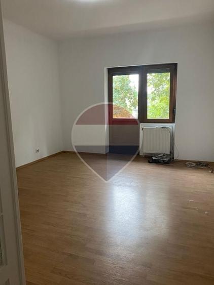 Casă individuală cu 4 camere cu Teren 120 Mp în Ferdinand