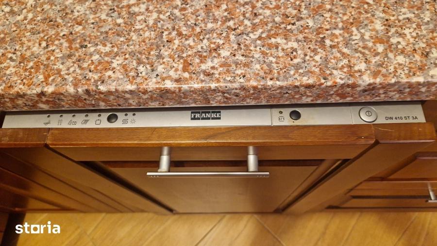 Apartament cu 3 camere în Est
