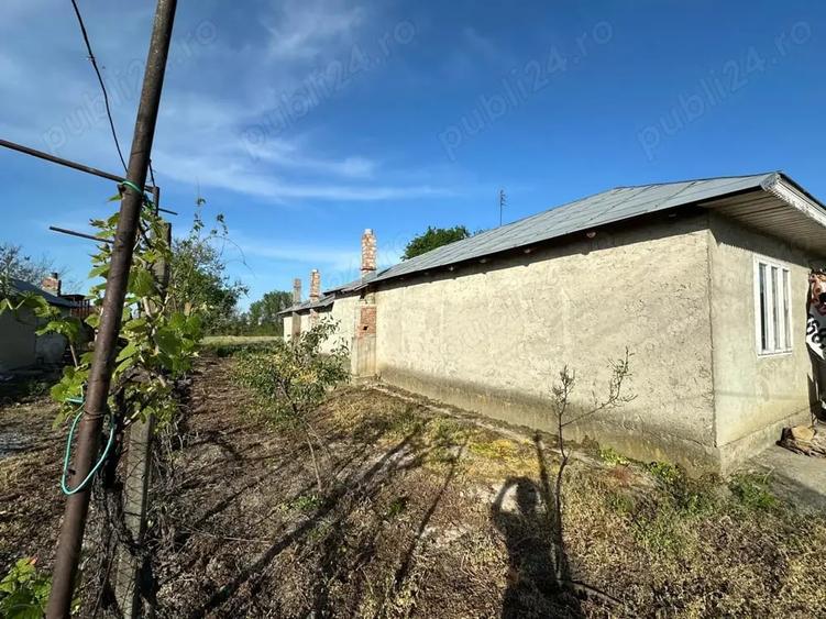 Casă cu 6 camere cu Teren 2000 Mp în Tătăranu