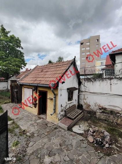 Casă cu 4 camere cu Teren 482 Mp în Central