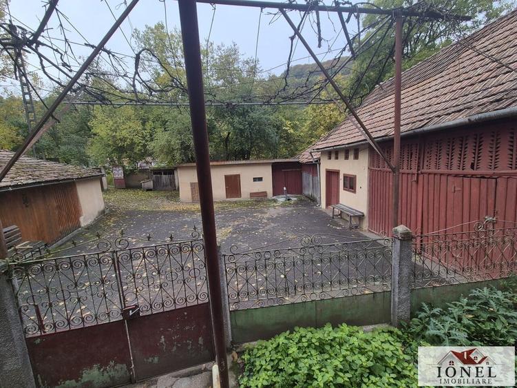 Casă individuală cu 4 camere cu Teren 1974 Mp în Stremț