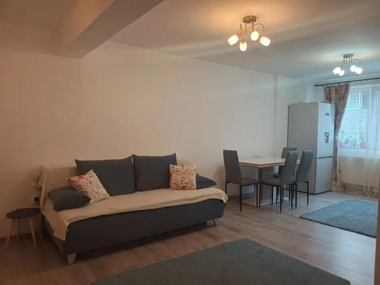 Apartament cu 2 camere semidecomandat, mobilat în Florești