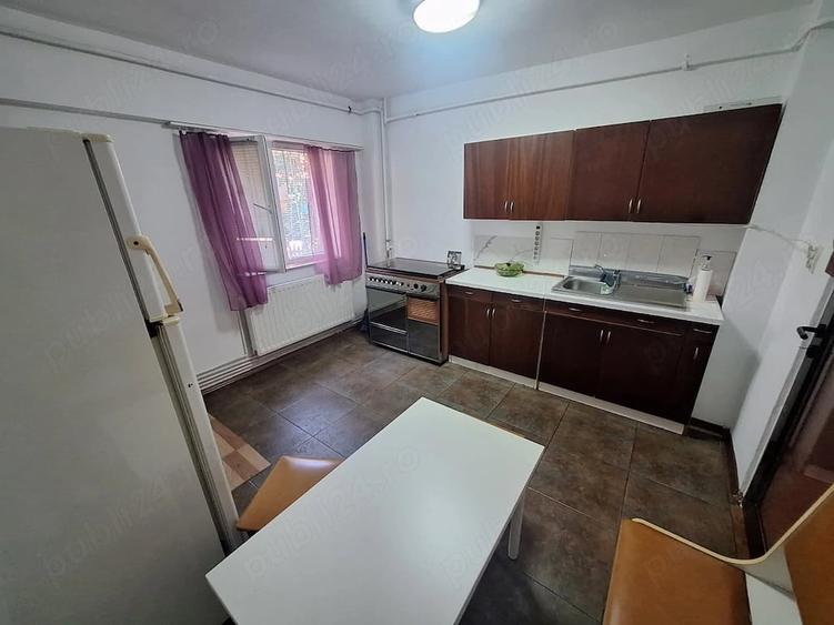 Apartament cu 3 camere decomandat în Aradului