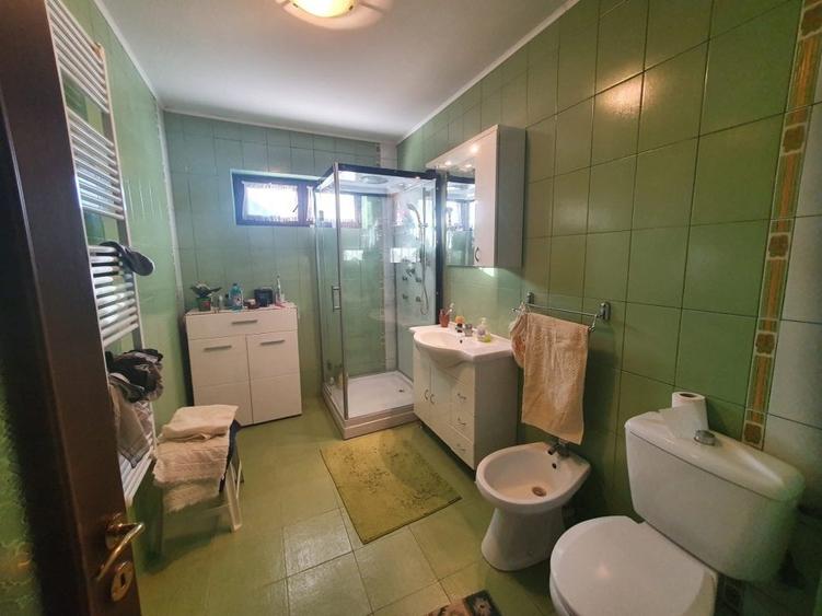 Casă individuală cu 5 camere cu Canalizare în Păcurari