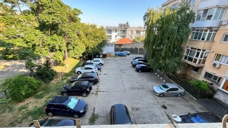 Apartament cu 4 camere decomandat în Traian