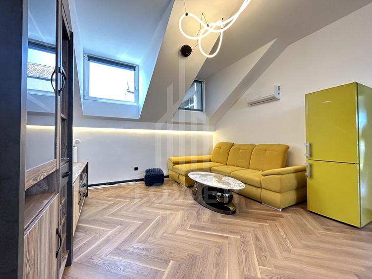 Apartament cu 3 camere decomandat, mobilat în Turnișor