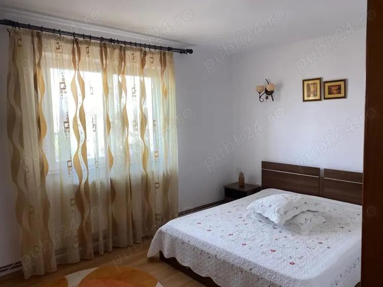 Casă cu 9 camere cu Teren 1500 Mp în Ceacu