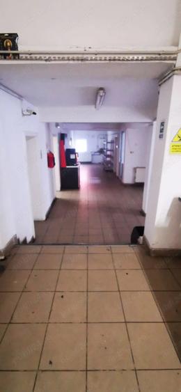 Spațiu comercial, de 1,000 mp, în Central