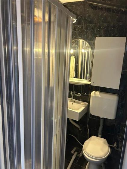 Apartament cu 3 camere semidecomandat, mobilat în Podu Roș