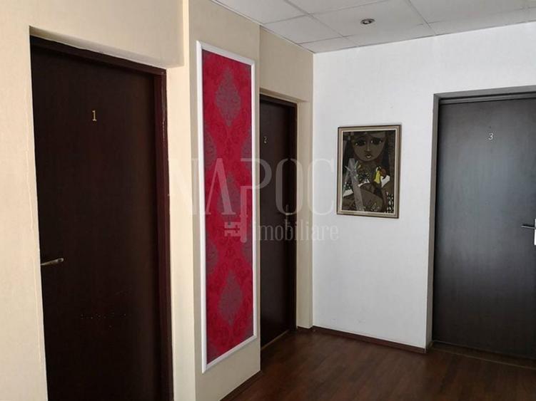 Casă individuală cu 8 camere cu Canalizare în Central
