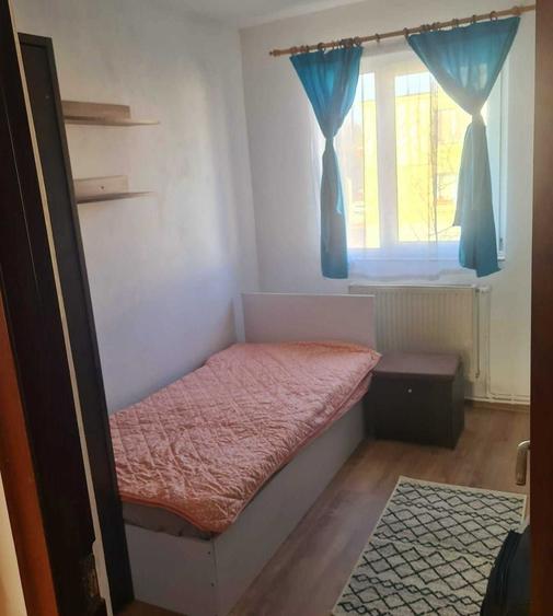 Apartament cu 3 camere semidecomandat în Ciric