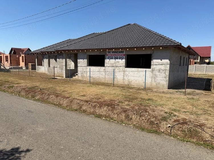 Casă cu Teren 960 Mp în Peciu Nou