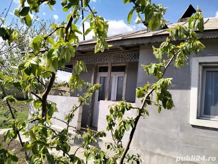 Casă cu 3 camere cu Teren 1300 Mp în Grindu