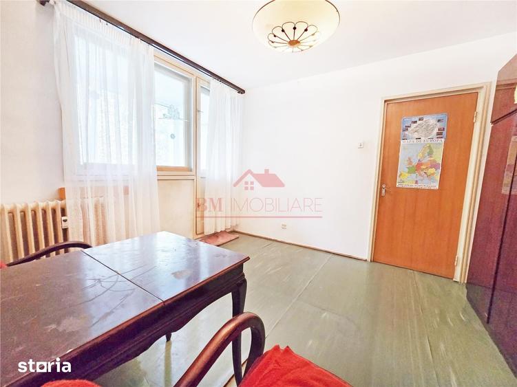 Apartament cu 4 camere decomandat în Drumul Taberei