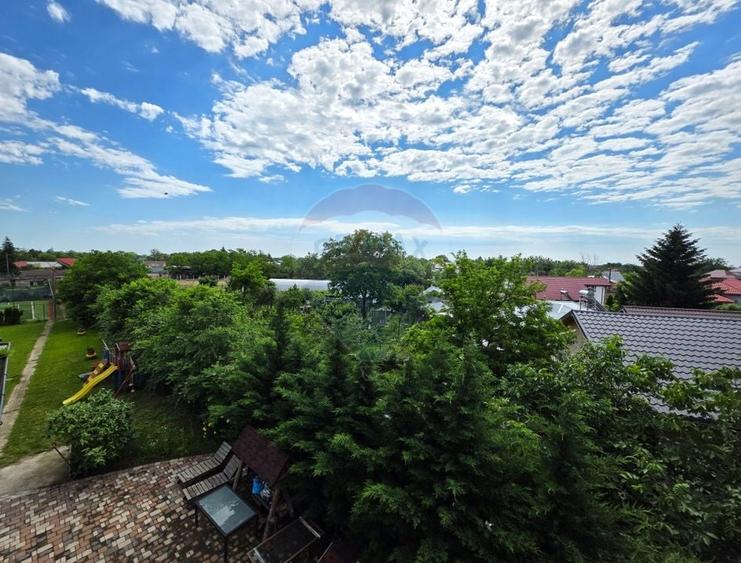 Casă individuală cu 7 camere cu Teren 3200 Mp în Lipia
