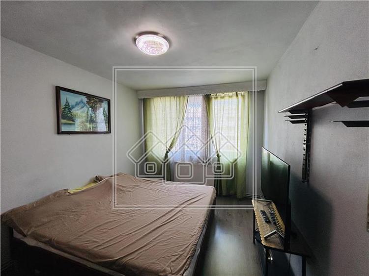 Ap semidecomandat, 2 camere, balcon inchis, 53 mp + 7 mp - M.Viteazu - 8