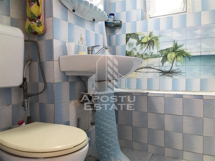 Apartament cu 3 camere decomandat, mobilat în Girocului