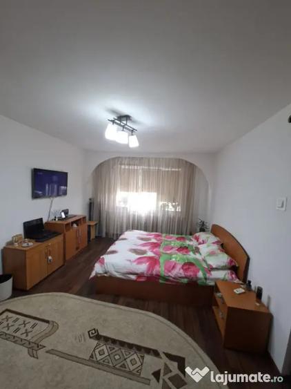 Garsonieră decomandată în Craiovița Nouă