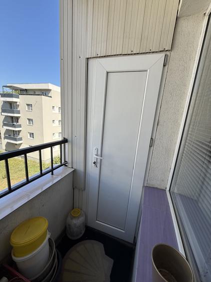 Apartament cu 3 camere semidecomandat, mobilat în Florești