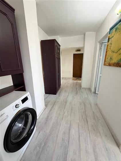 Apartament cu 3 camere decomandat în Nicolina