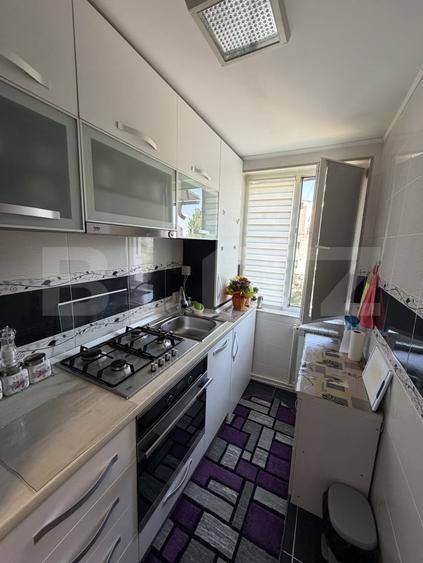 Apartament cu 3 camere semidecomandat, mobilat în Micro 19