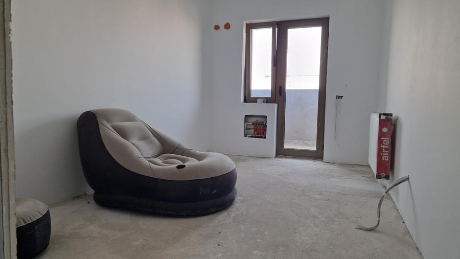Apartament cu 4 camere decomandat în Mihai Bravu