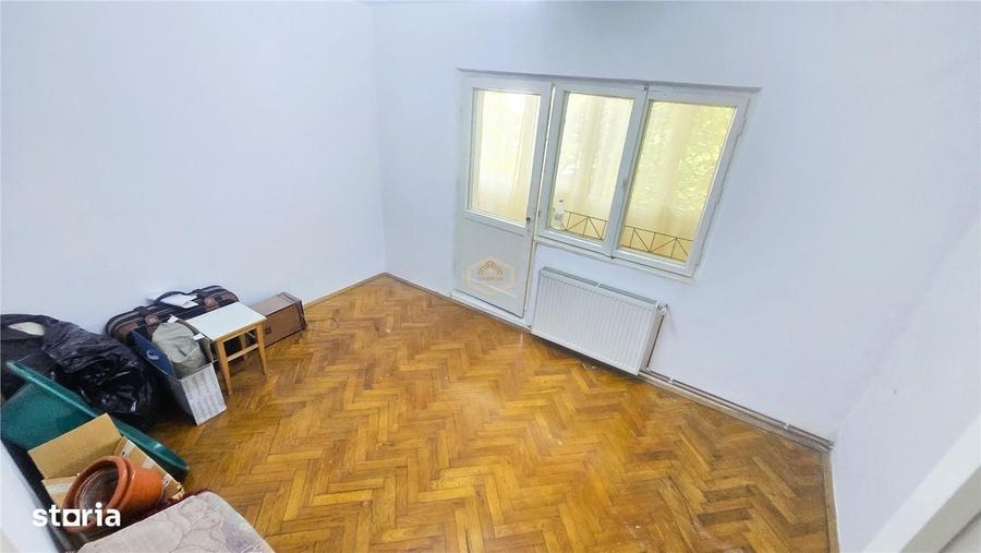 Apartament cu 4 camere decomandat în Micro 16