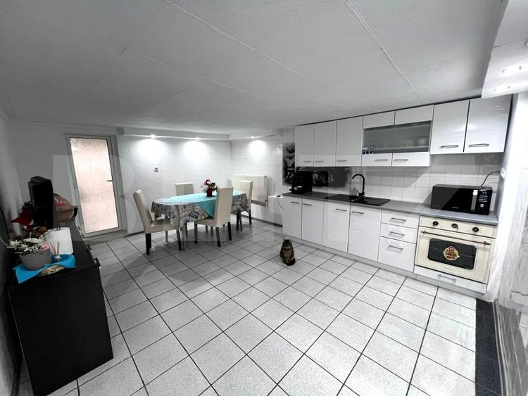 Duplex cu 9 camere cu Canalizare în Cetate