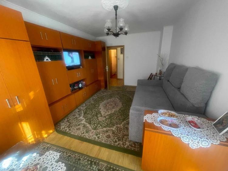 Apartament cu 3 camere decomandat în Sub Arini