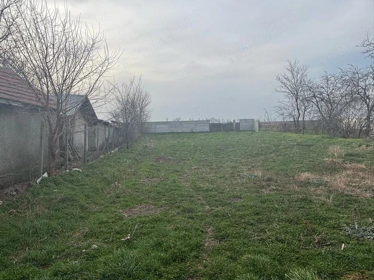Casă cu 3 camere cu Teren 1300 Mp în Central