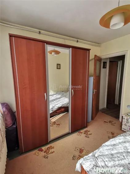 Apartament cu 3 camere decomandat în Alexandriei