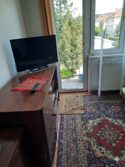 Apartament cu 2 camere semidecomandat, mobilat în Central