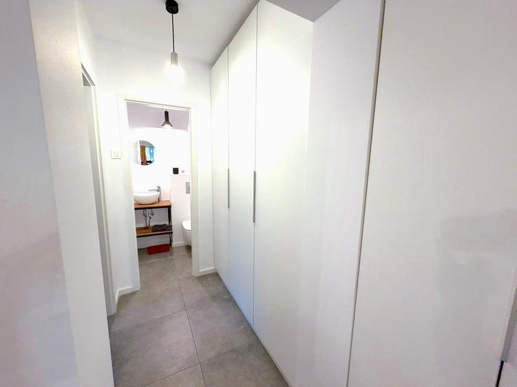 Apartament cu 4 camere decomandat în Titan