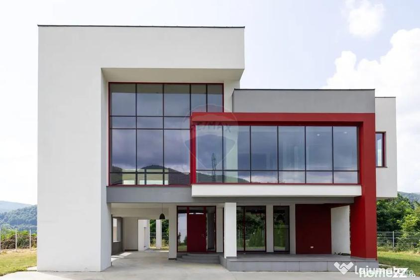 Casă cu 5 camere cu Teren 1600 Mp în Bistrița