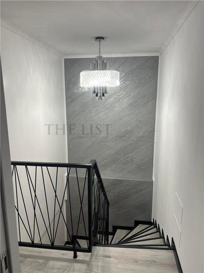 Casă individuală cu 5 camere cu Teren 220 Mp în Odăile