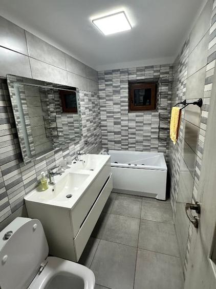 Apartament cu 4 camere decomandat, mobilat în Sebastian