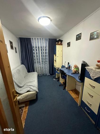 Apartament cu 4 camere decomandat în Central