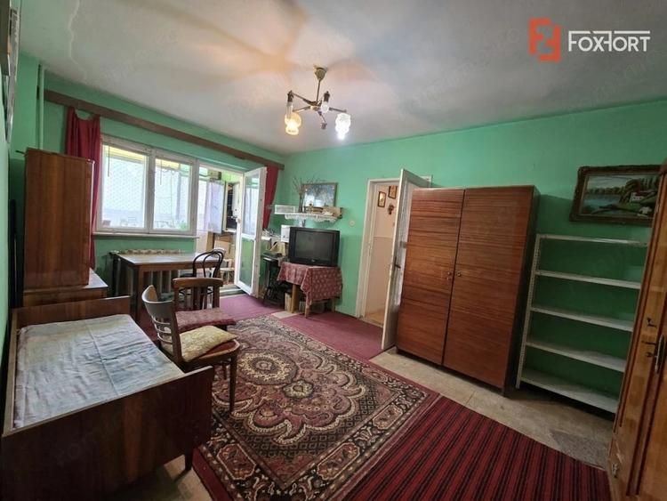 Apartament cu 4 camere semidecomandat în Micălaca