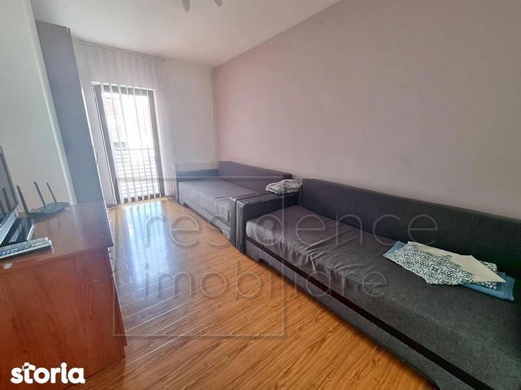 Apartament cu 3 camere semidecomandat, mobilat în Central