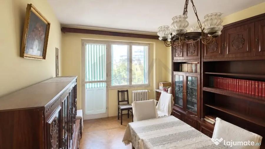 Apartament cu 3 camere decomandat în Lacul Tei