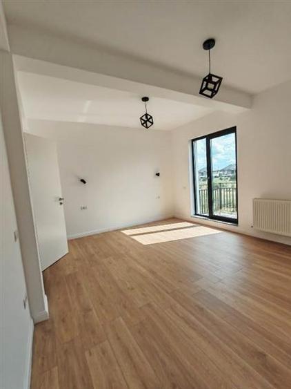 Casă cu 4 camere cu Teren 225 Mp în Prelungirea Ghencea