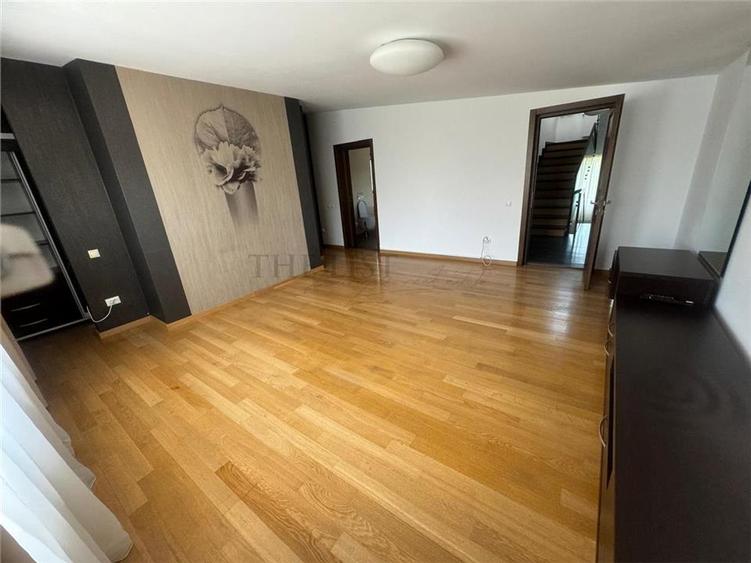 Casă individuală cu 6 camere cu Piscina în Păulești