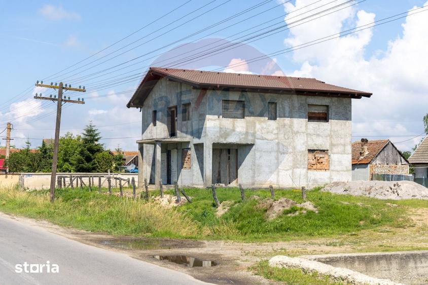 Casă cu 5 camere cu Teren 1000 Mp în Dumbrăvița
