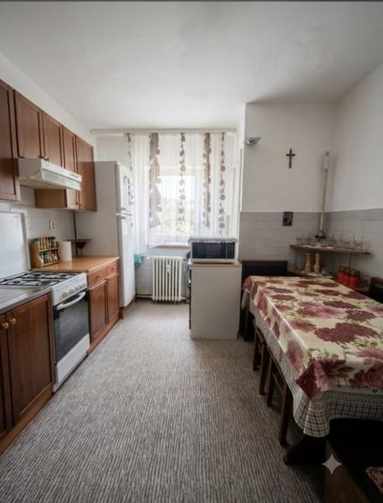 Apartament cu 2 camere semidecomandat, mobilat în Central