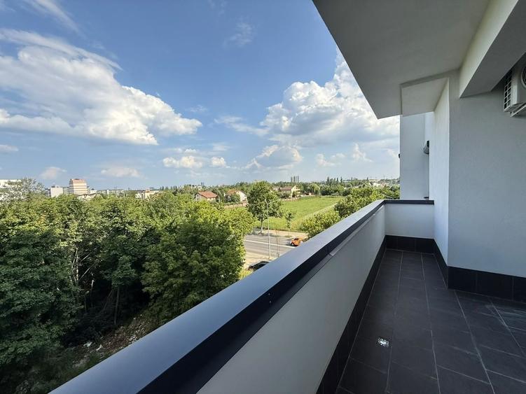 Apartament cu 2 camere semidecomandat în Sisești