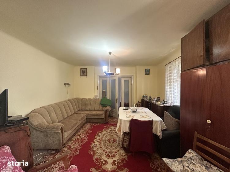Casă cu 4 camere cu Teren 1498 Mp în Florești