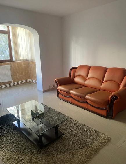 Apartament cu 2 camere semidecomandat, mobilat în Dacia