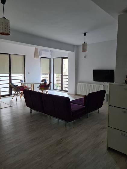 Apartament cu 2 camere semidecomandat, mobilat în Vitan Mall