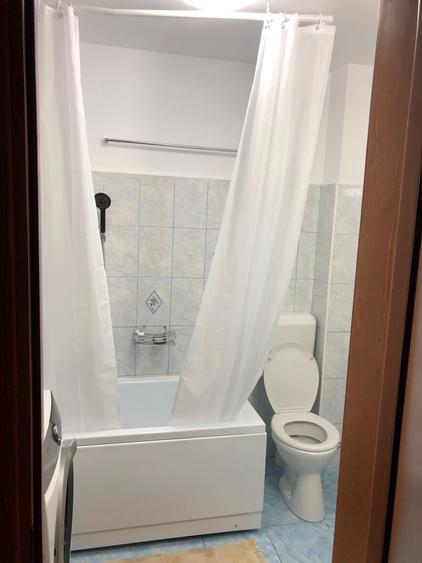 Apartament cu 3 camere decomandat, mobilat în P-ța Romană
